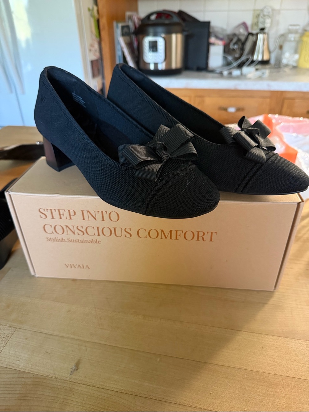 Black Low Block Heel Pumps with Bow